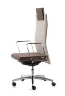 Dama_imbottita_Moving_chair_01